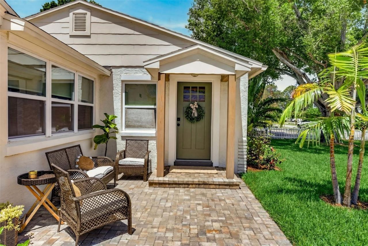 2810 Sanders Drive, Tampa, FL 33611 Photo
