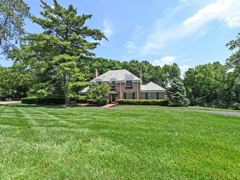 101 Linden Drive, Wyoming, OH 45215 Photo 2