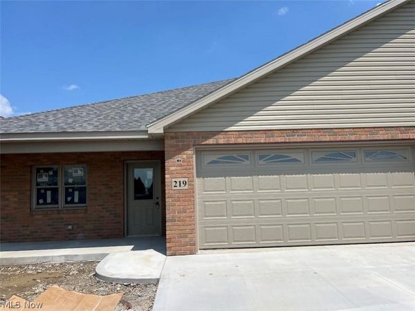 219 Pinehurst Drive, Dover, OH 44622