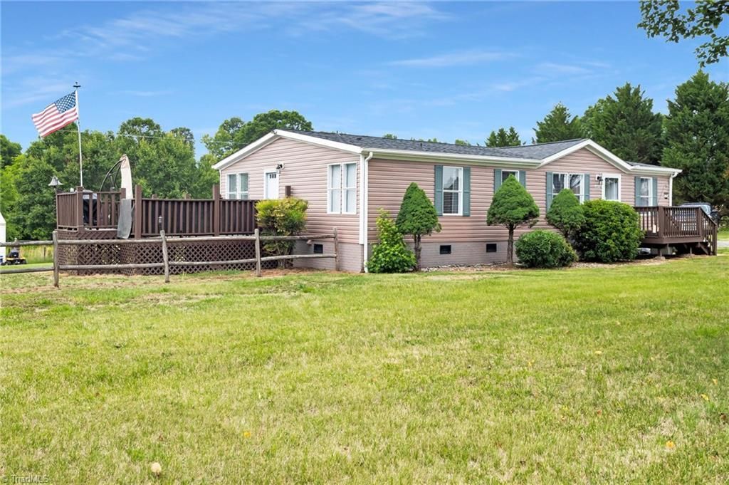 1677 Jennings Road, Olin, NC 28660 Main Photo