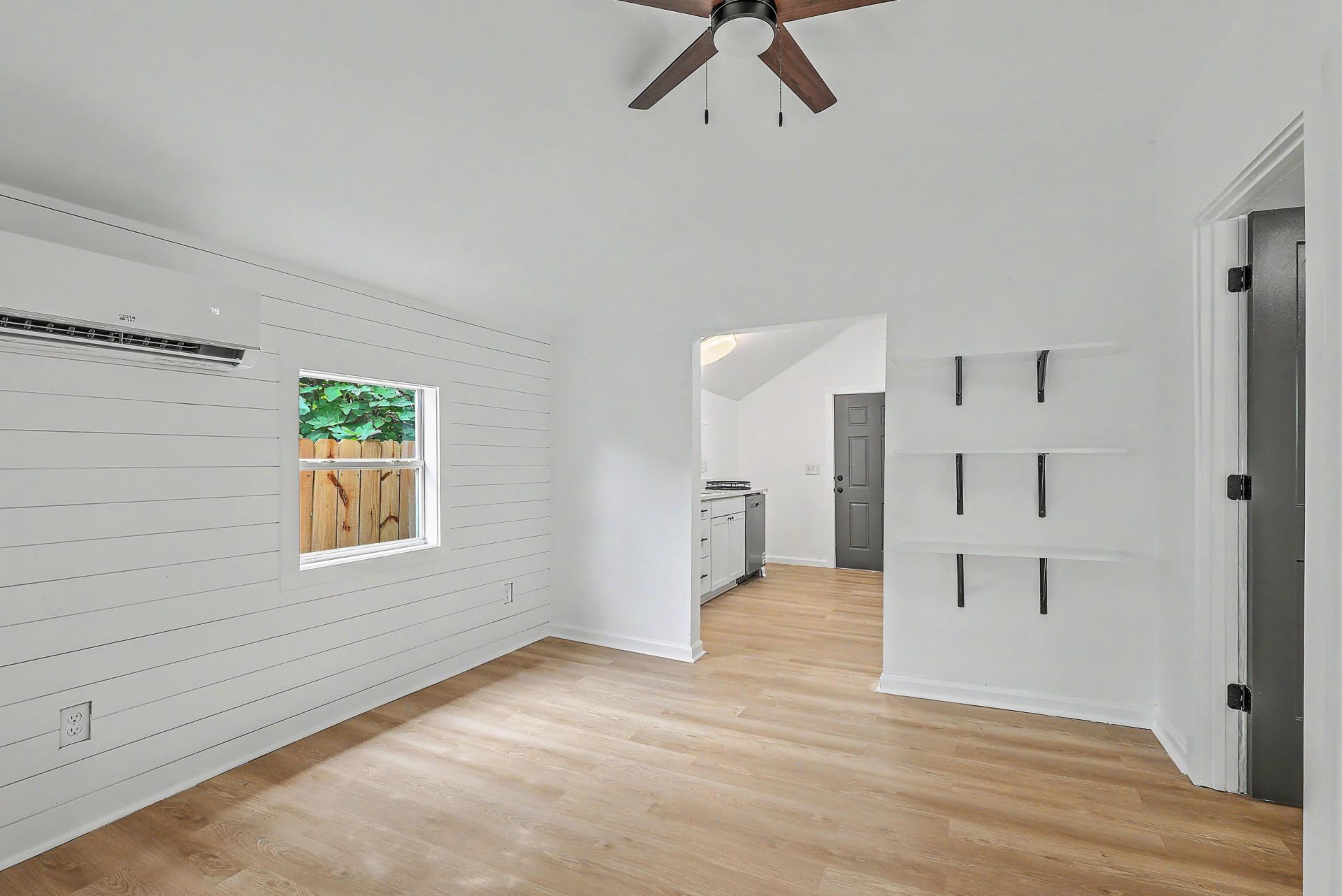 2055 Beech Avenue Photo 13