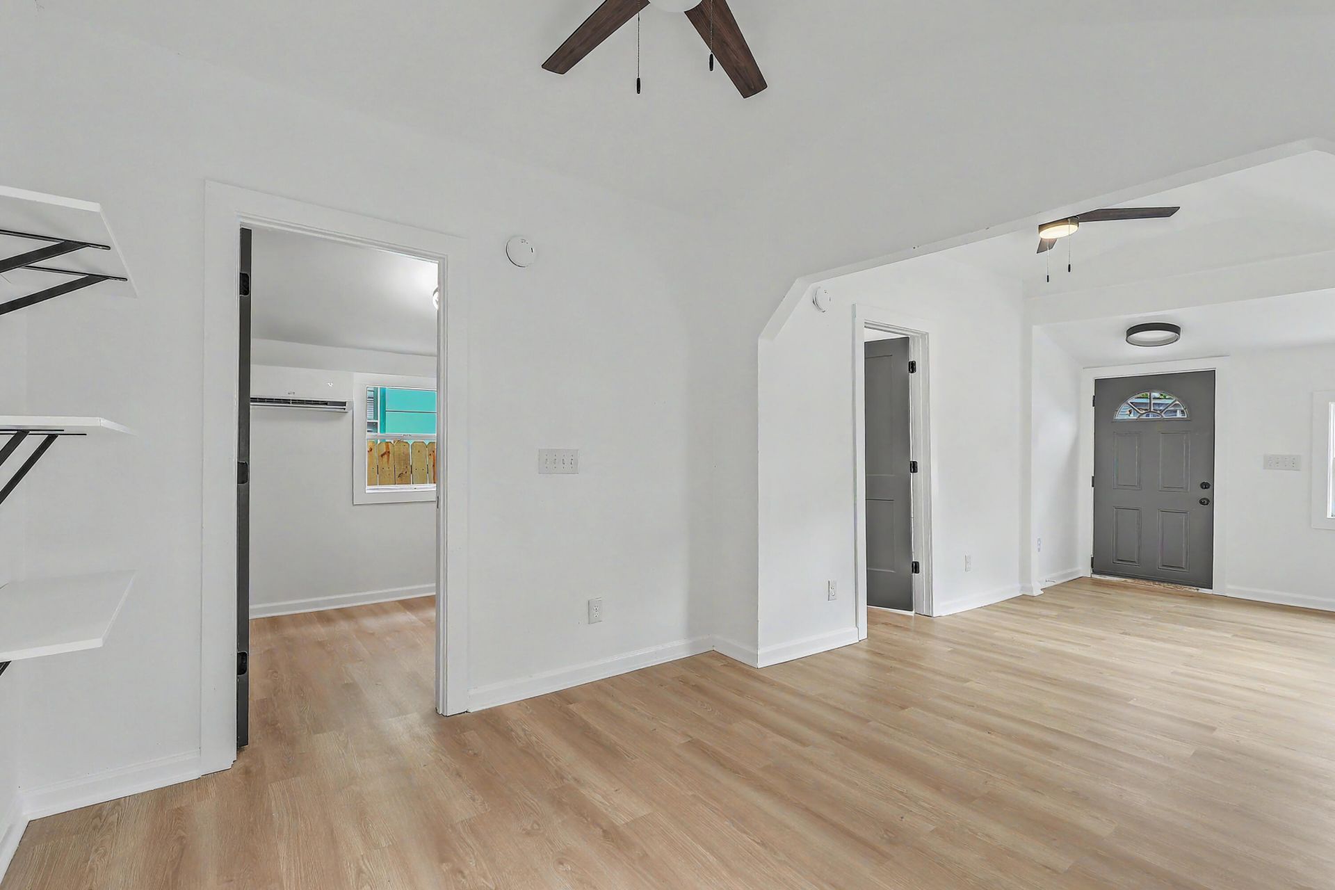 2055 Beech Avenue Photo 15