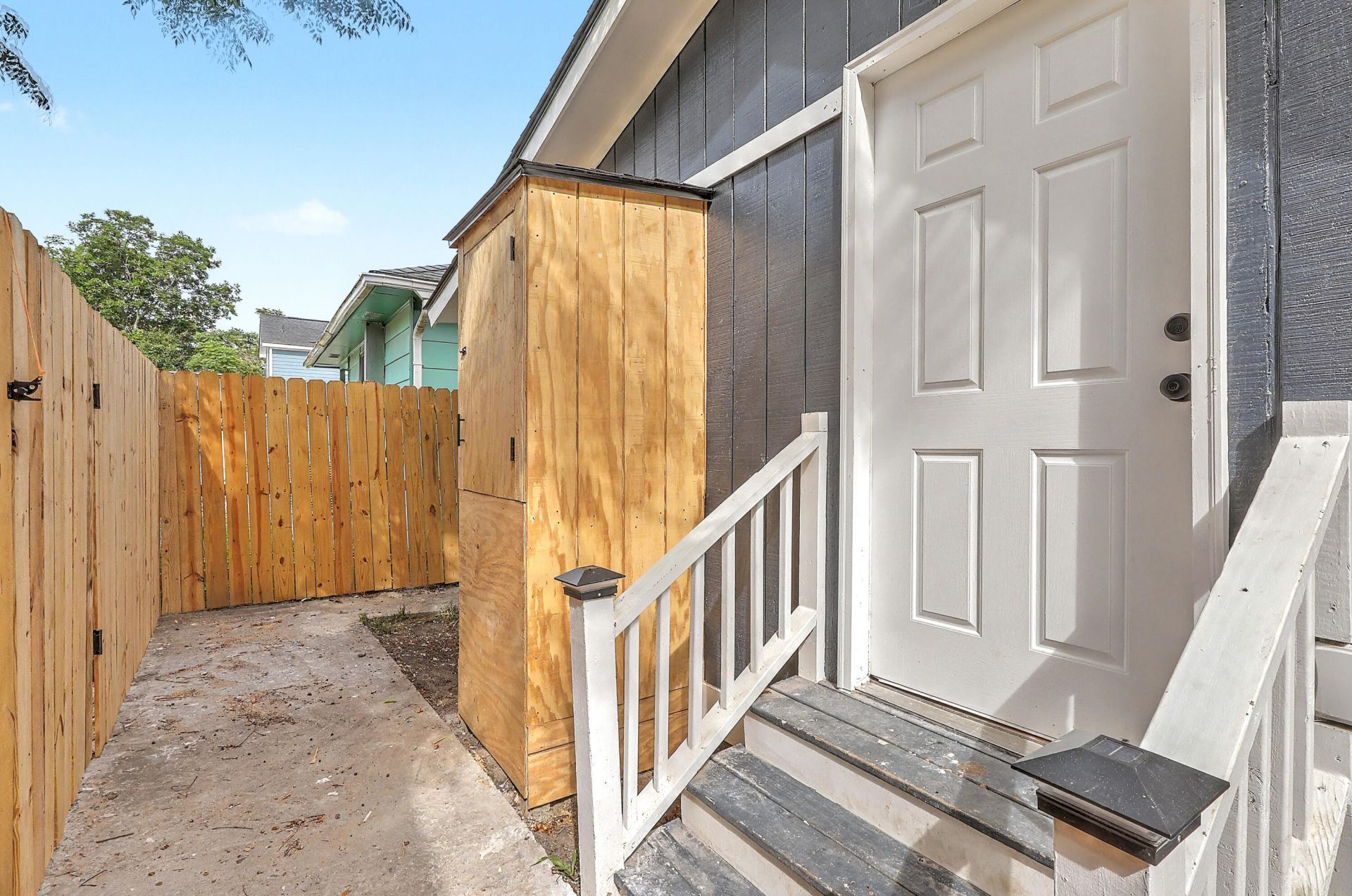 2055 Beech Avenue Photo 23