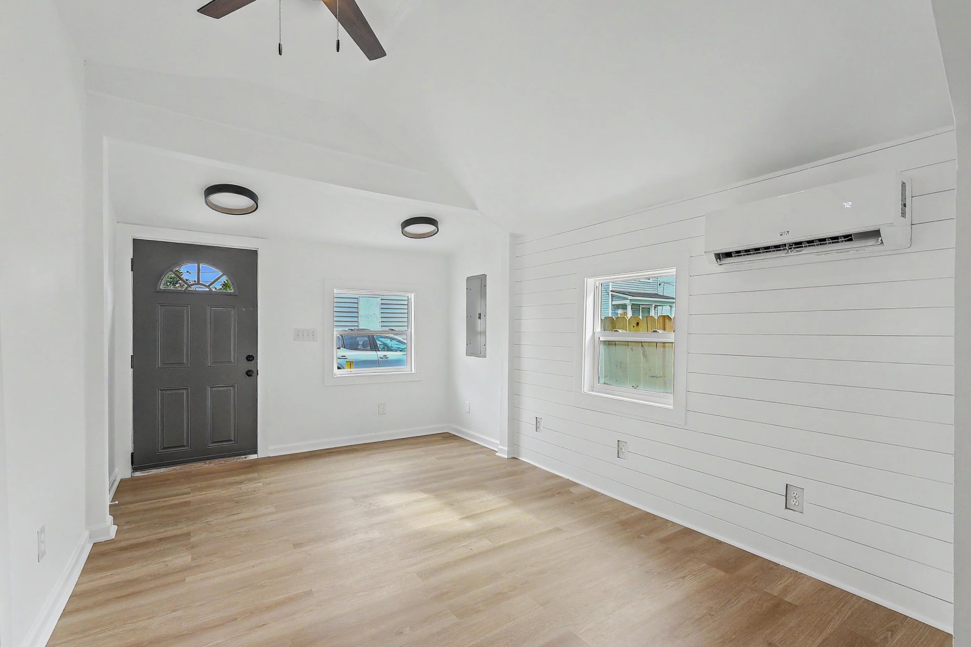 2055 Beech Avenue Photo 5