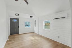 2055 Beech Avenue photo 4