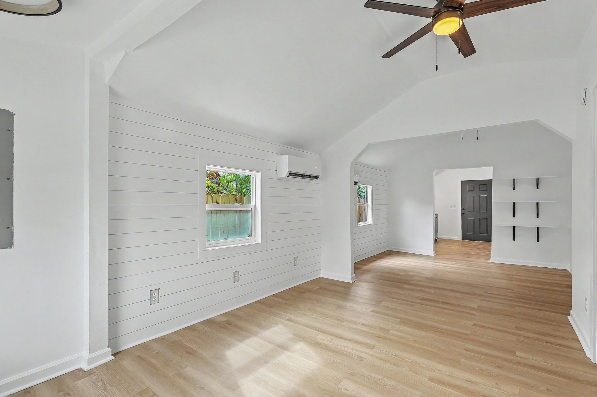 2055 Beech Avenue Photo 6