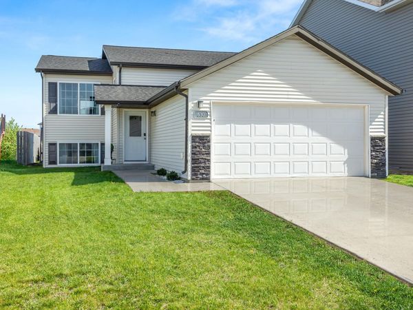 630 38th Avenue E, West Fargo, ND 58078