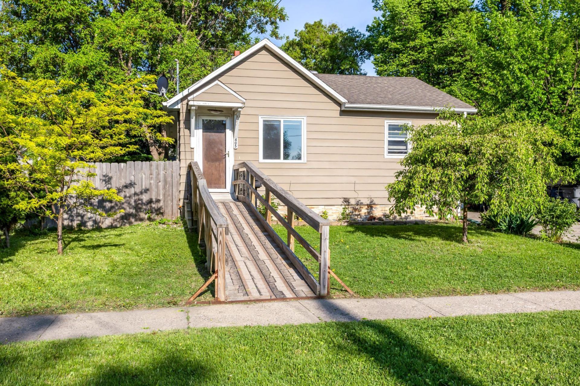 405 14th Street N, Moorhead, MN 56560 Main Photo