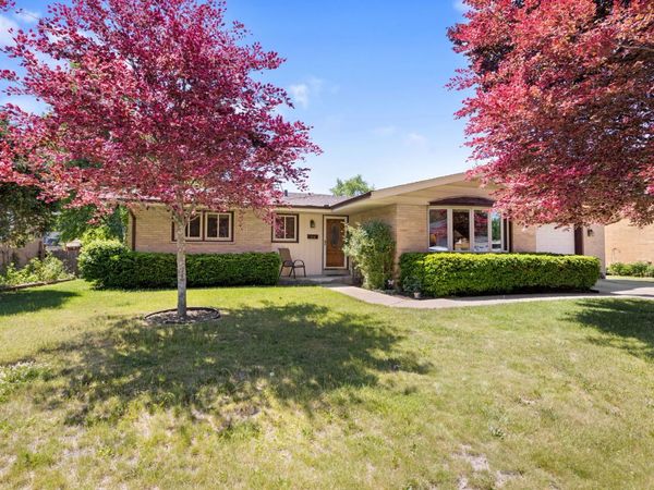 218 Gladys Avenue , Fox River Grove, IL 60021