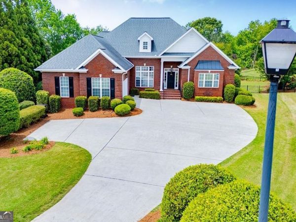 210 Turnberry Circle, Carrollton, GA 30116