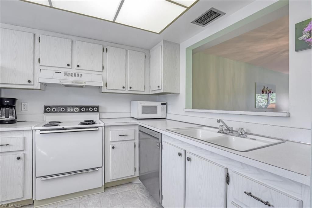 3150 Binnacle Dr , Unit 217, Naples, FL 34103 Photo