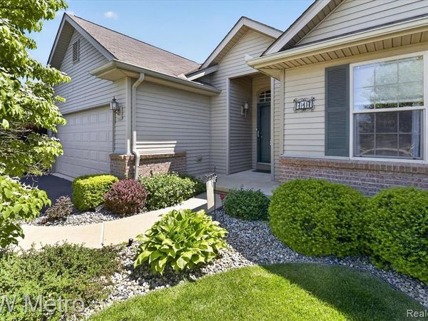 717 Koreys Circle, Blissfield Vlg, MI 49228