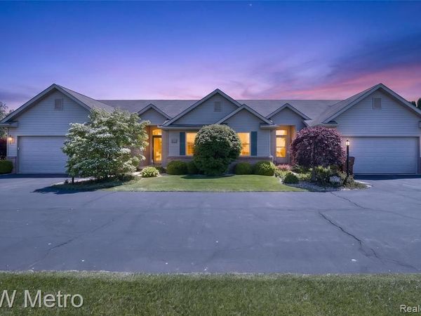 717 Koreys Circle, Blissfield Vlg, MI 49228