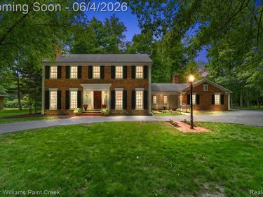 32845 Long Bow Court, Beverly Hills Vlg, MI 48025