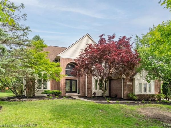 22452 Fuller Drive, Novi, MI 48374