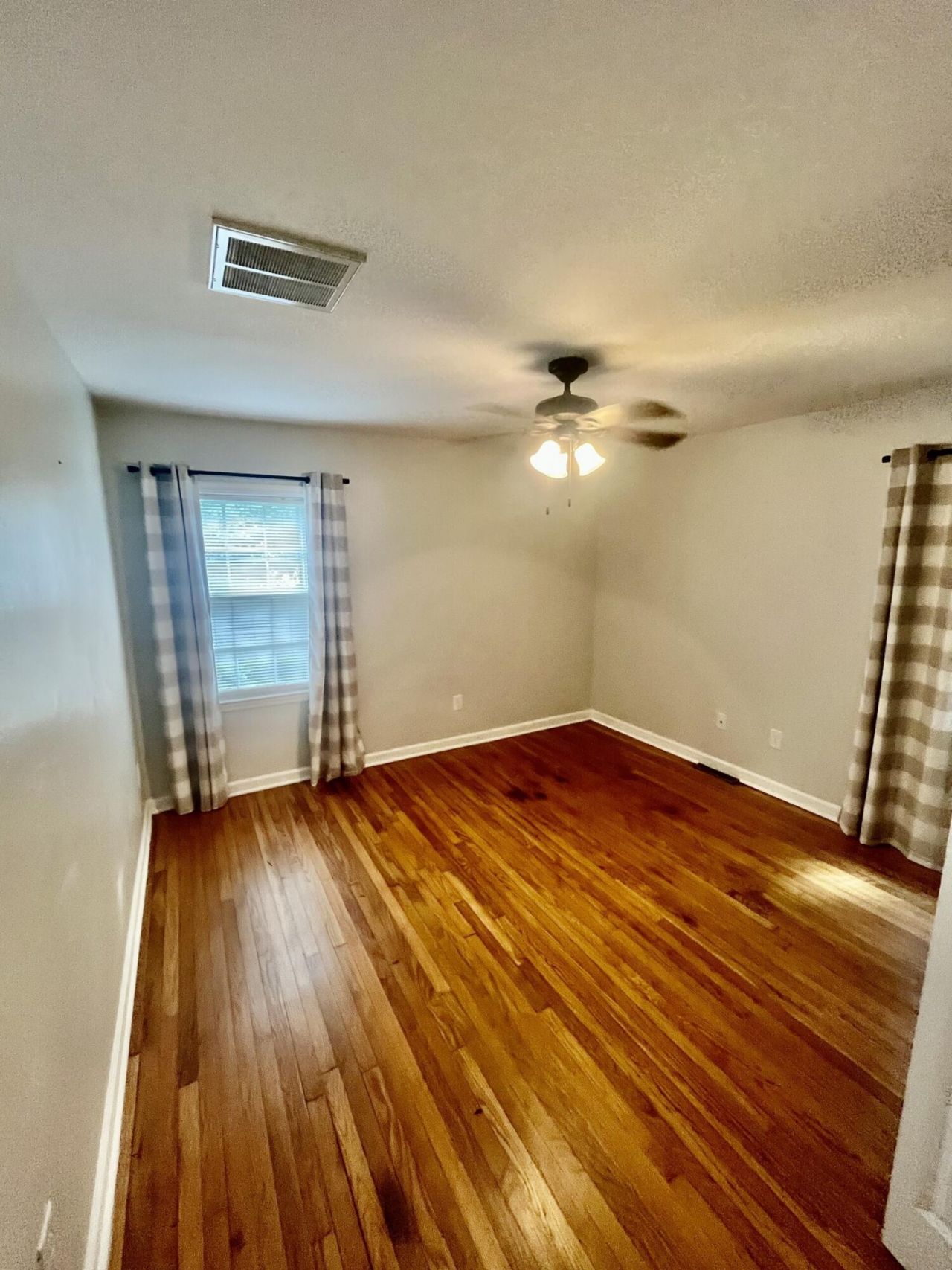 115 Woodlawn Street Photo 14