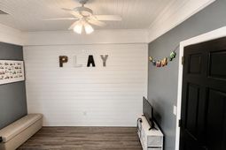 115 Woodlawn Street photo 4