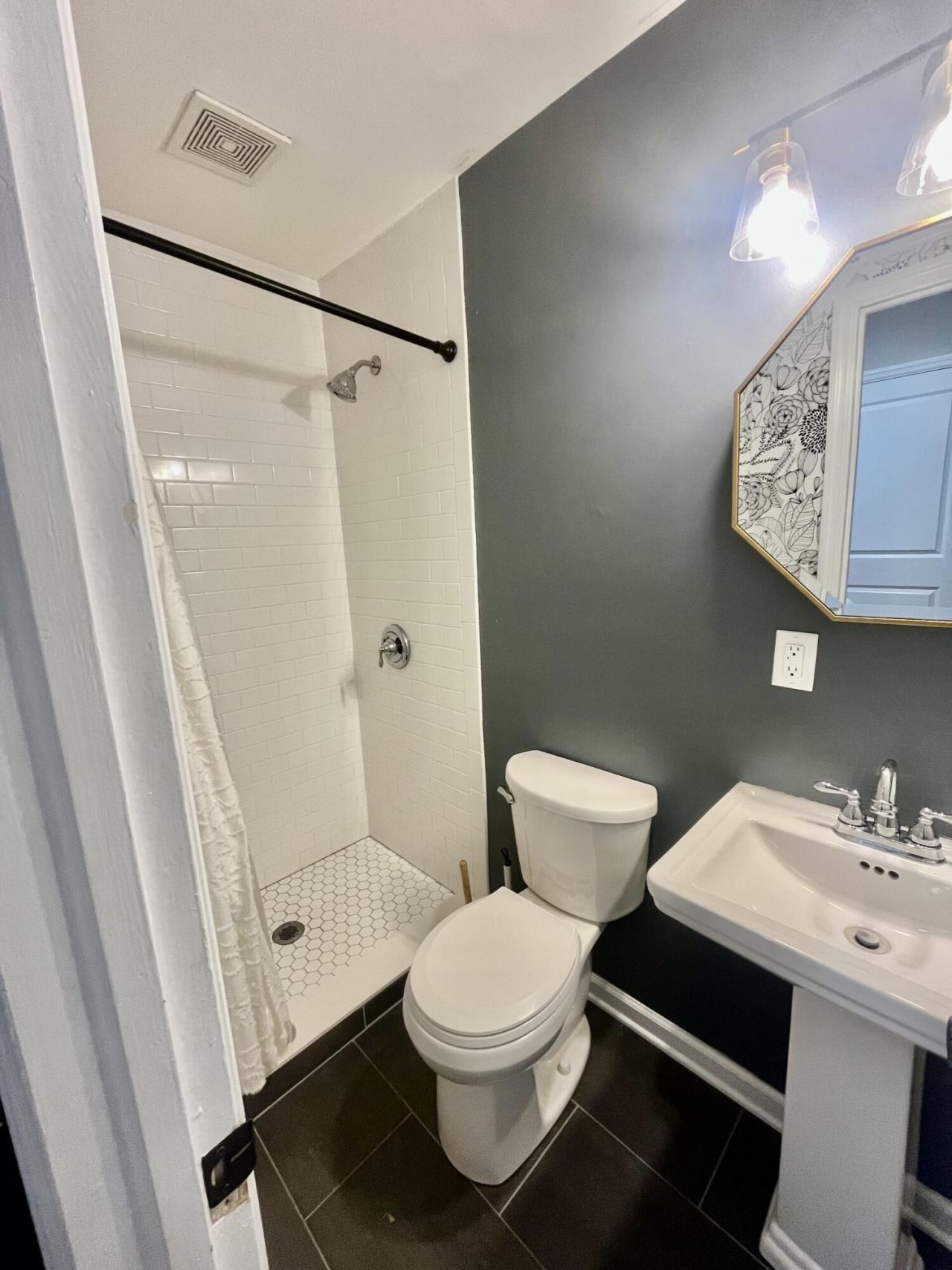 115 Woodlawn Street Photo 8