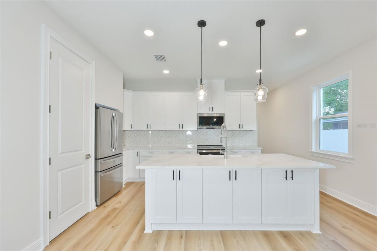 1913 W Beach Street, Tampa, FL 33607 Photo