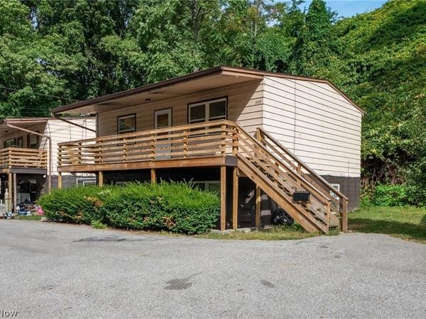 1927 Preston Avenue , Akron, OH 44305