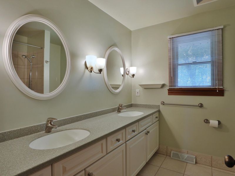 1033 Firth Avenue, Columbus, OH 43085 Photo 24