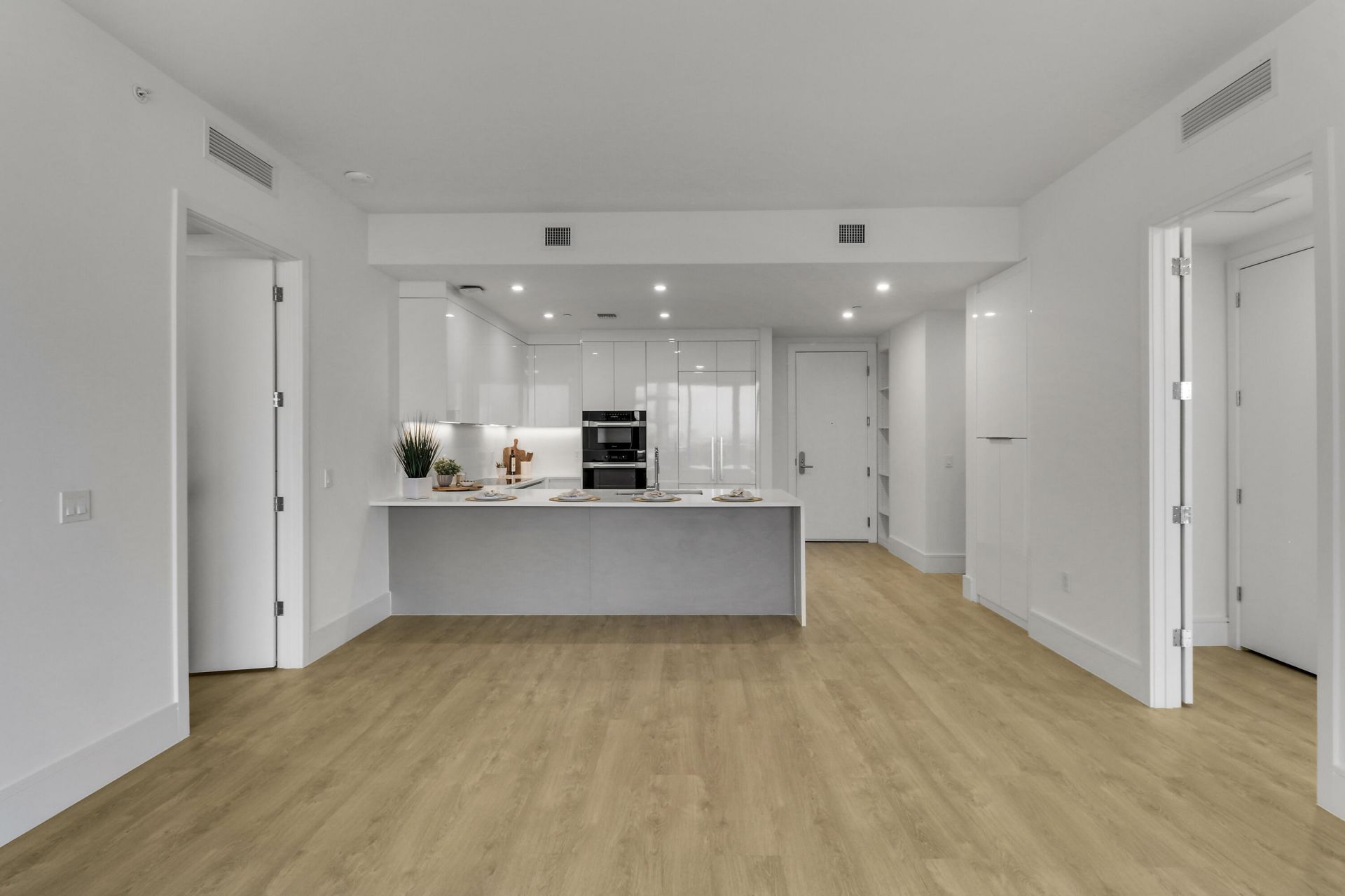 220 Lake Shore Drive, Unit 815, West Palm Beach, FL 33403 Photo