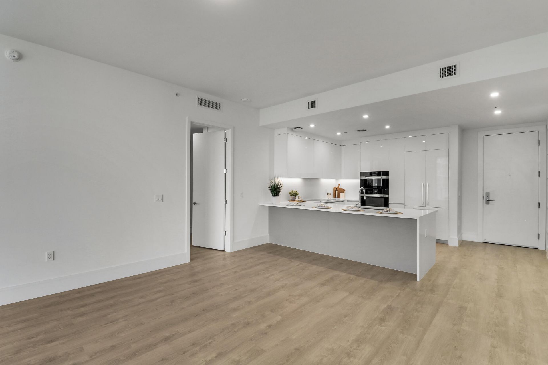 220 Lake Shore Drive, Unit 815, West Palm Beach, FL 33403 Photo