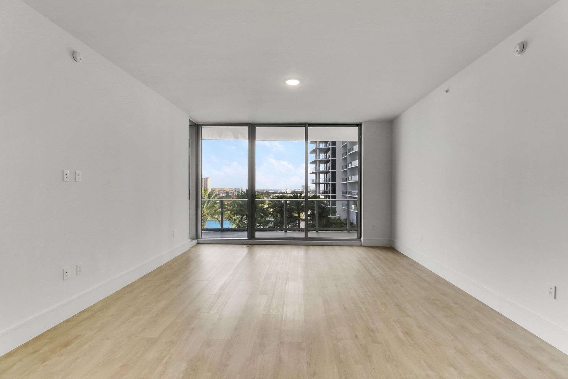 220 Lake Shore Drive, Unit 815, West Palm Beach, FL 33403 Photo