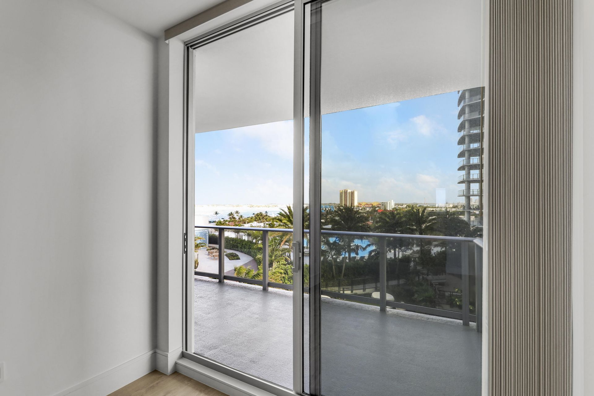 220 Lake Shore Drive, Unit 815, West Palm Beach, FL 33403 Photo