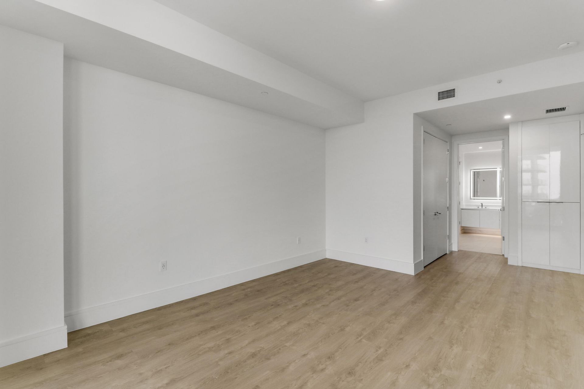 220 Lake Shore Drive, Unit 815, West Palm Beach, FL 33403 Photo