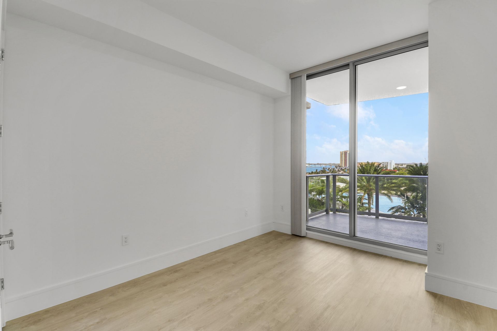 220 Lake Shore Drive, Unit 815, West Palm Beach, FL 33403 Photo
