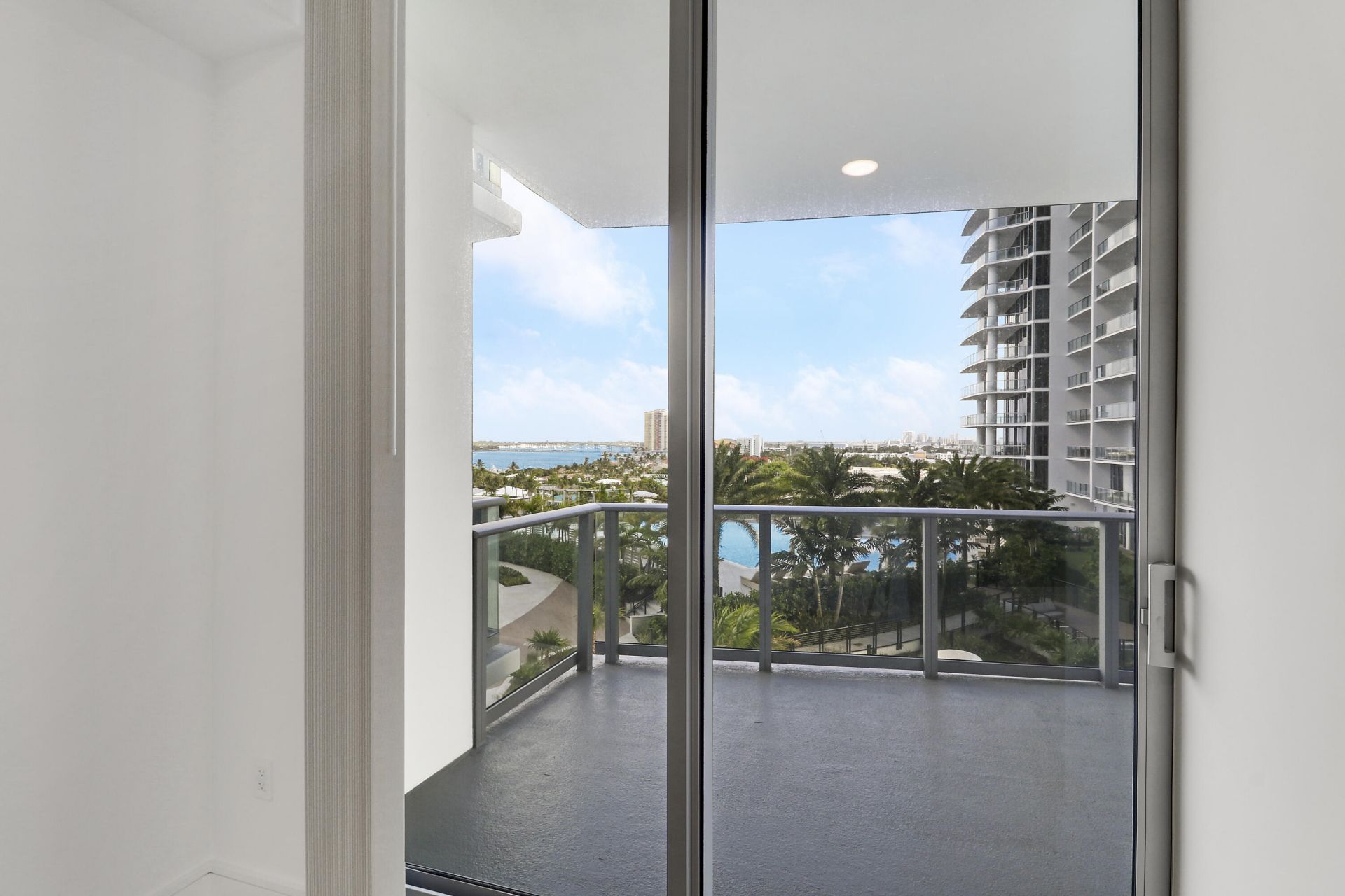 220 Lake Shore Drive, Unit 815, West Palm Beach, FL 33403 Photo
