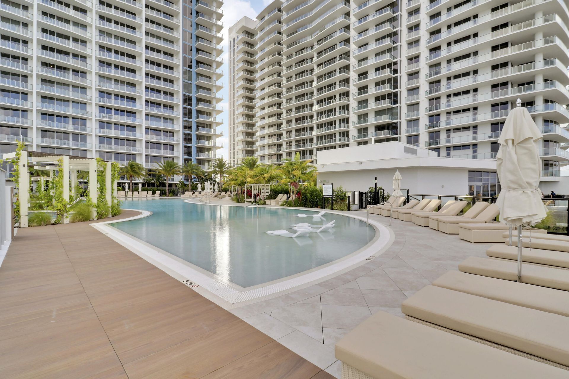 220 Lake Shore Drive, Unit 815, West Palm Beach, FL 33403 Photo