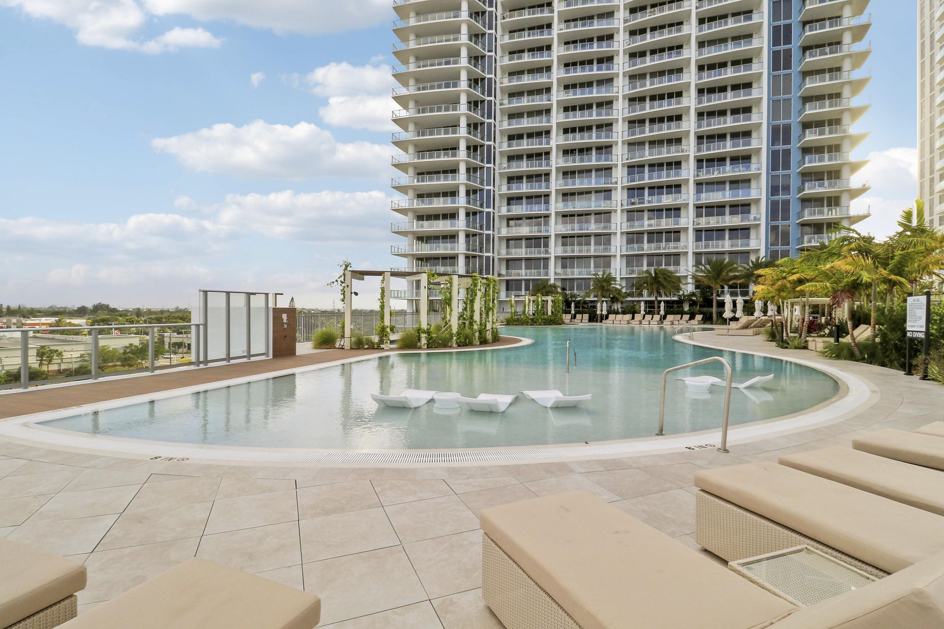 220 Lake Shore Drive, Unit 815, West Palm Beach, FL 33403 Photo