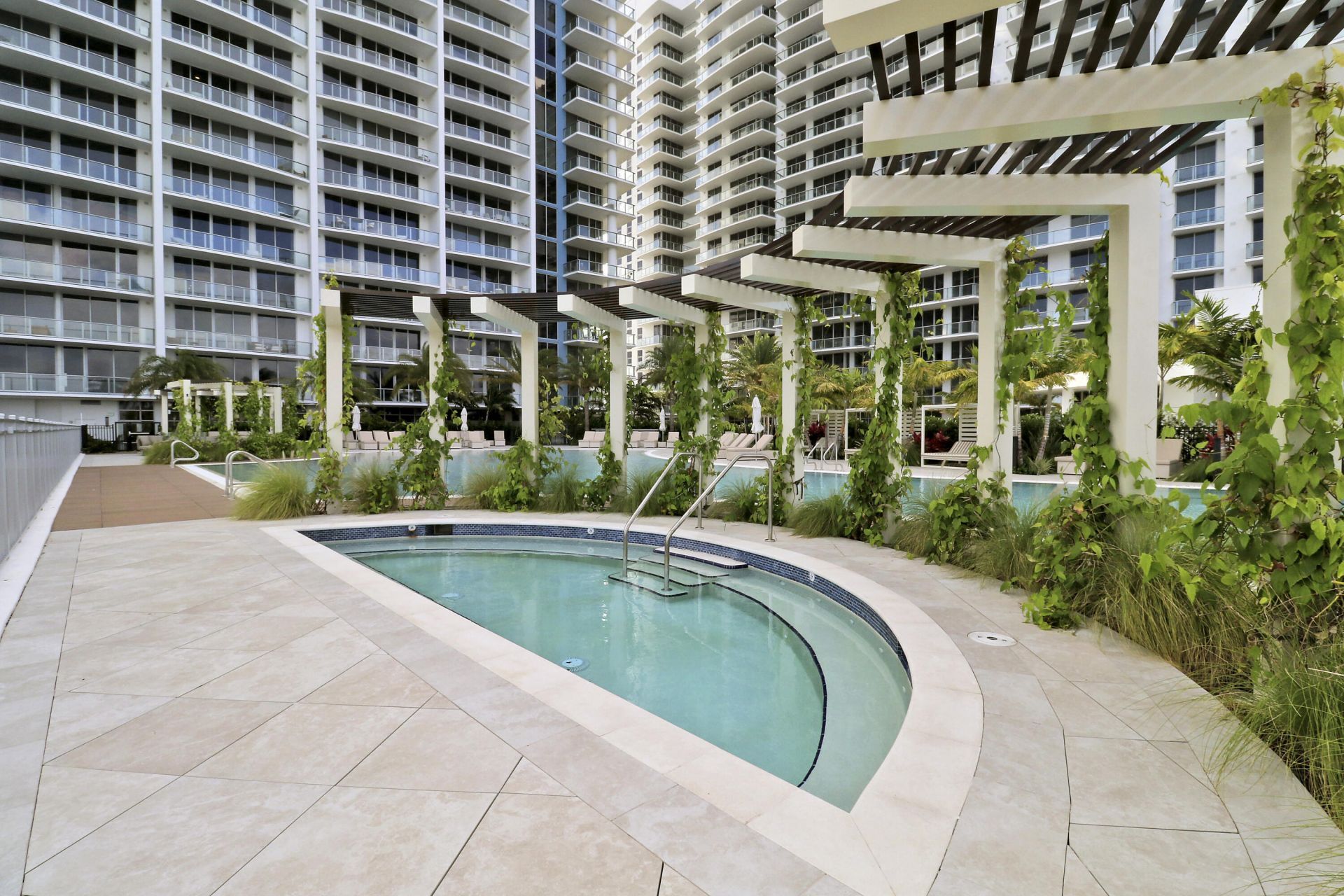 220 Lake Shore Drive, Unit 815, West Palm Beach, FL 33403 Photo