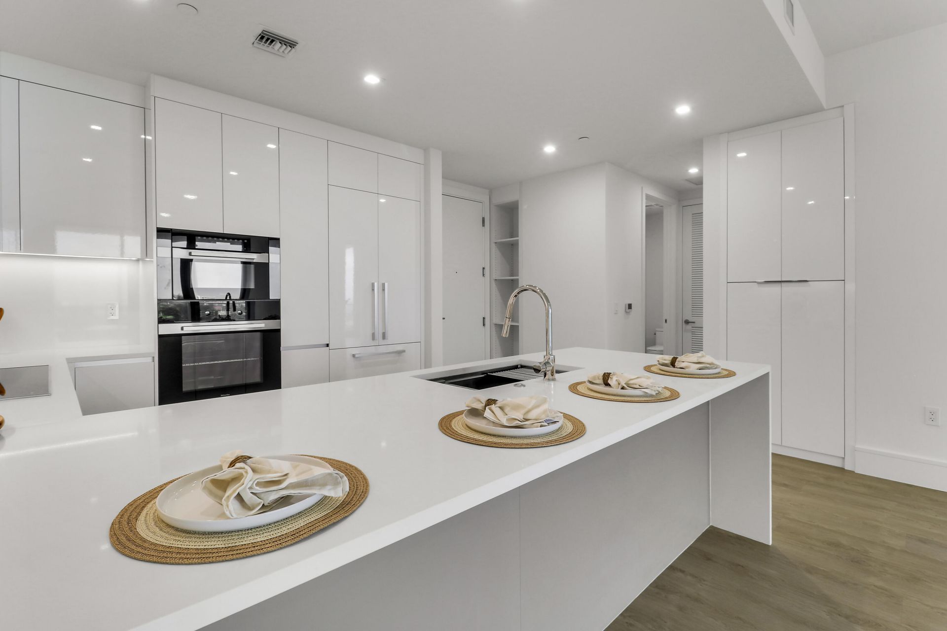 220 Lake Shore Drive, Unit 815, West Palm Beach, FL 33403 Photo
