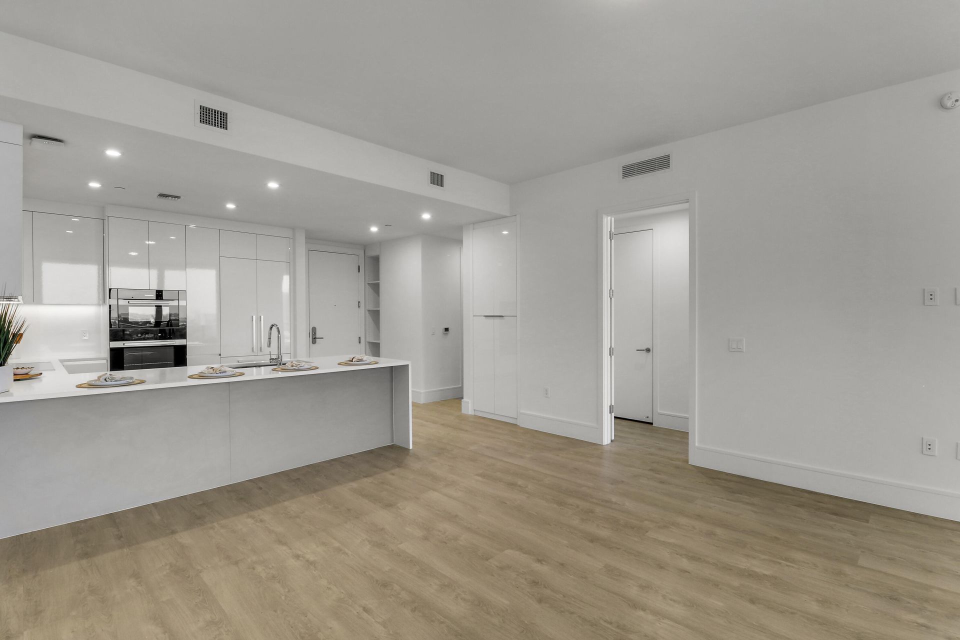 220 Lake Shore Drive, Unit 815, West Palm Beach, FL 33403 Photo