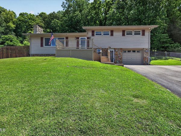 3852 Ridgeline Drive, Kingsport, TN 37664