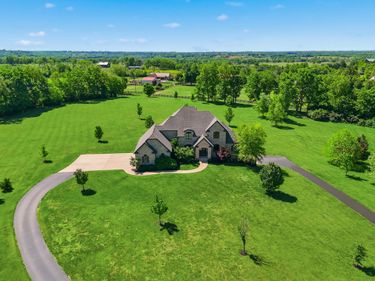 402 Chandamere Way, Nicholasville, KY 40356