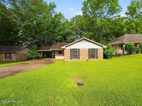 2137 Thousand Oaks Drive, Jackson, MS 39212