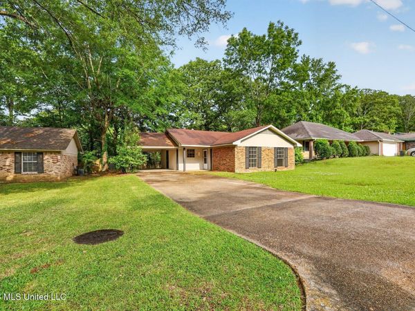 2137 Thousand Oaks Drive, Jackson, MS 39212