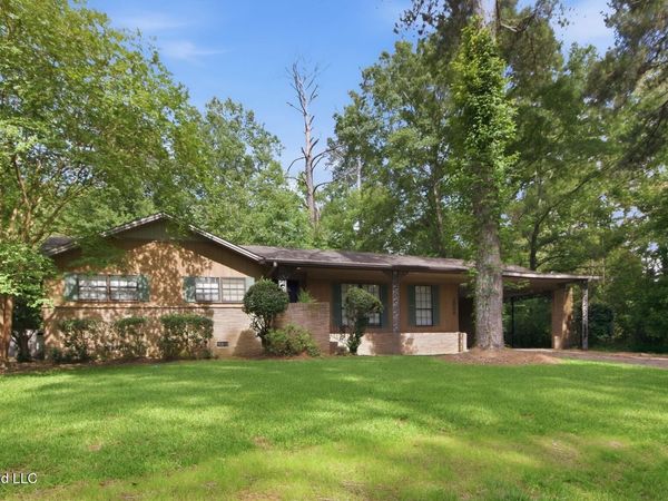 2696 Pinedale Street, Jackson, MS 39204