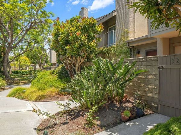 32 Village Pkwy, Santa Monica, CA 90405