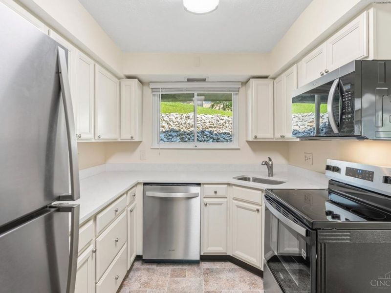 3566 Amberacres Drive, Unit 2, Cincinnati, OH 45237 Photo 8