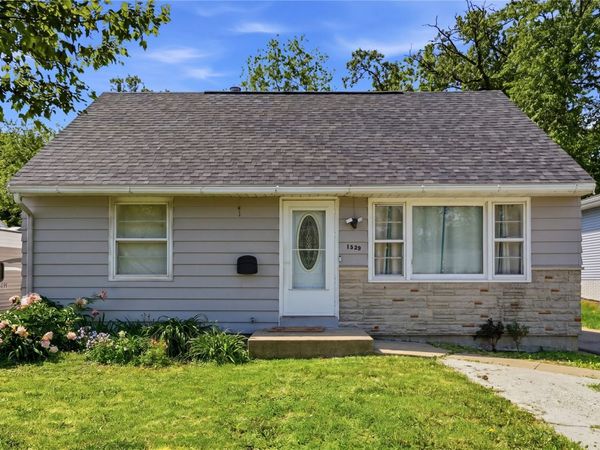 1529 E Avenue NW, Cedar Rapids, IA 52405