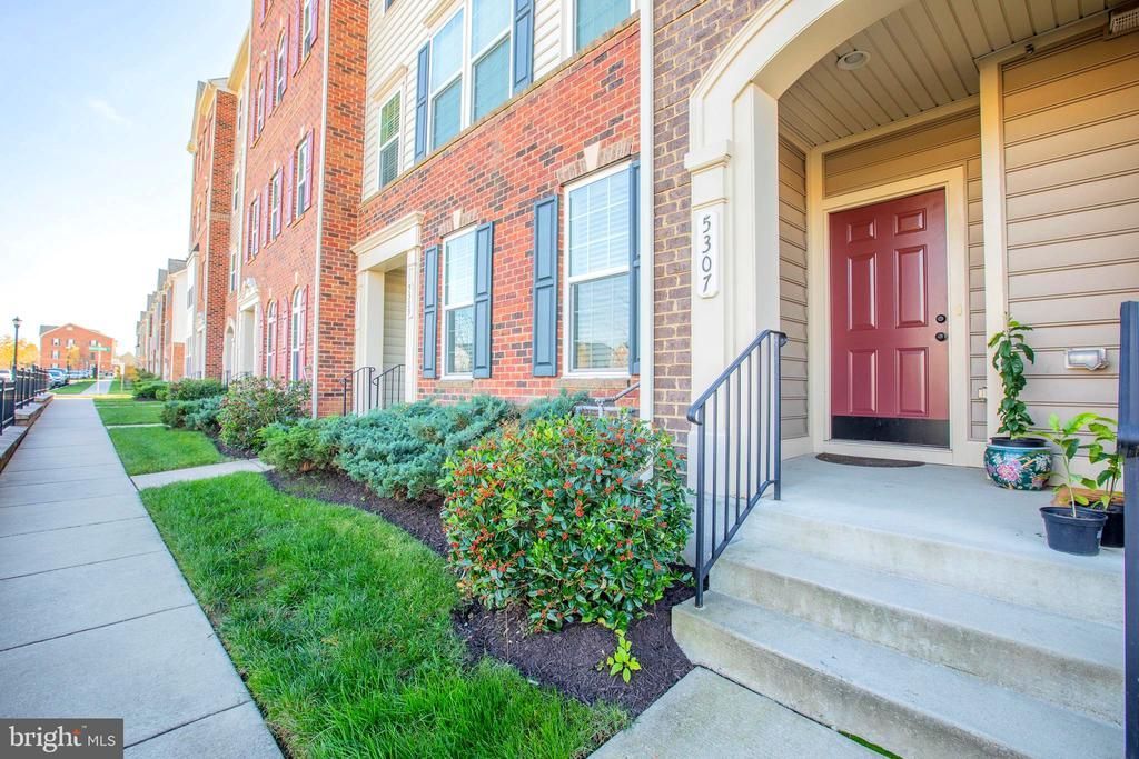 5307 S CENTER DRIVE, GREENBELT, MD 20770