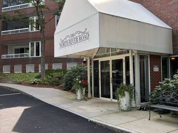 300 North River Road, Unit 112, Manchester, NH 03104