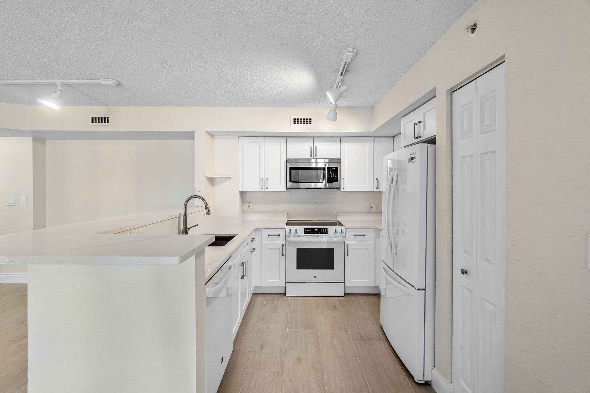 1801 N Flagler Drive, Unit 835, West Palm Beach, FL 33407 Photo