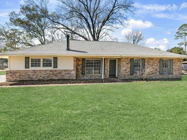 5219 Goodland Dr, Central, LA 70739