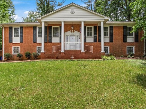 4220 Mashie Drive, Pfafftown, NC 27040